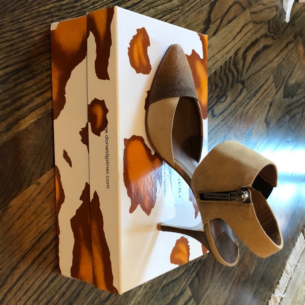 Donald Pliner suede/stingray heels